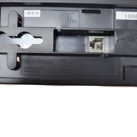 RADIO SHACK Trim PHONE, White, Corded Desk Wall Mount - Picture 9 of 9